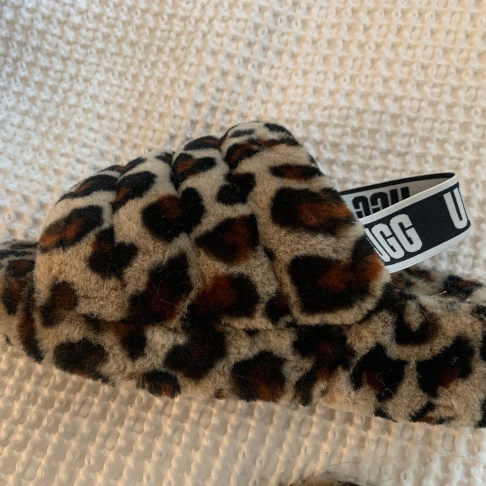 Ugg Fluff Yeah Slippers (sized 8)